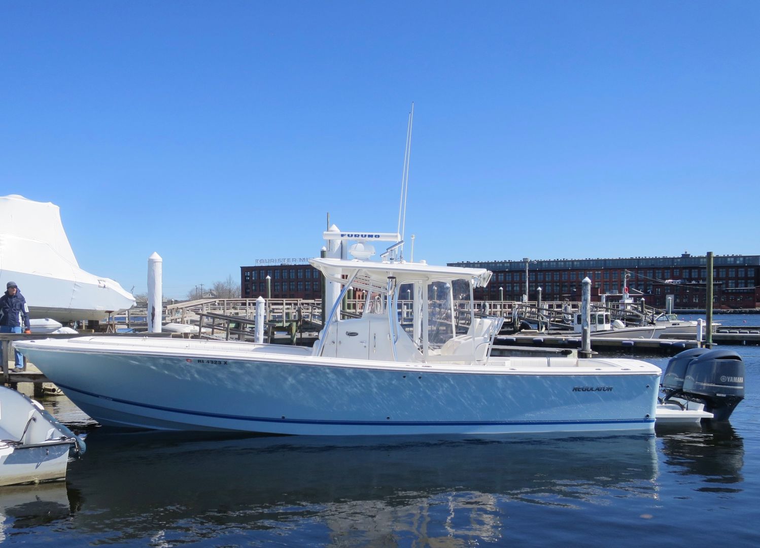 Regulator 34 - A Team - Exterior Profile