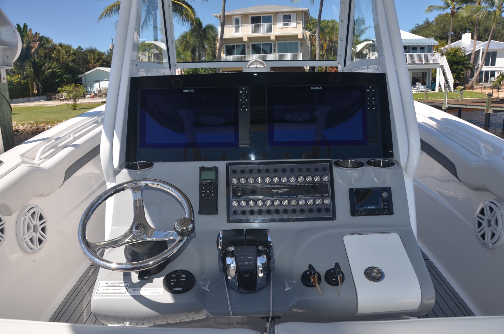 Tidewater 320 CC - helm