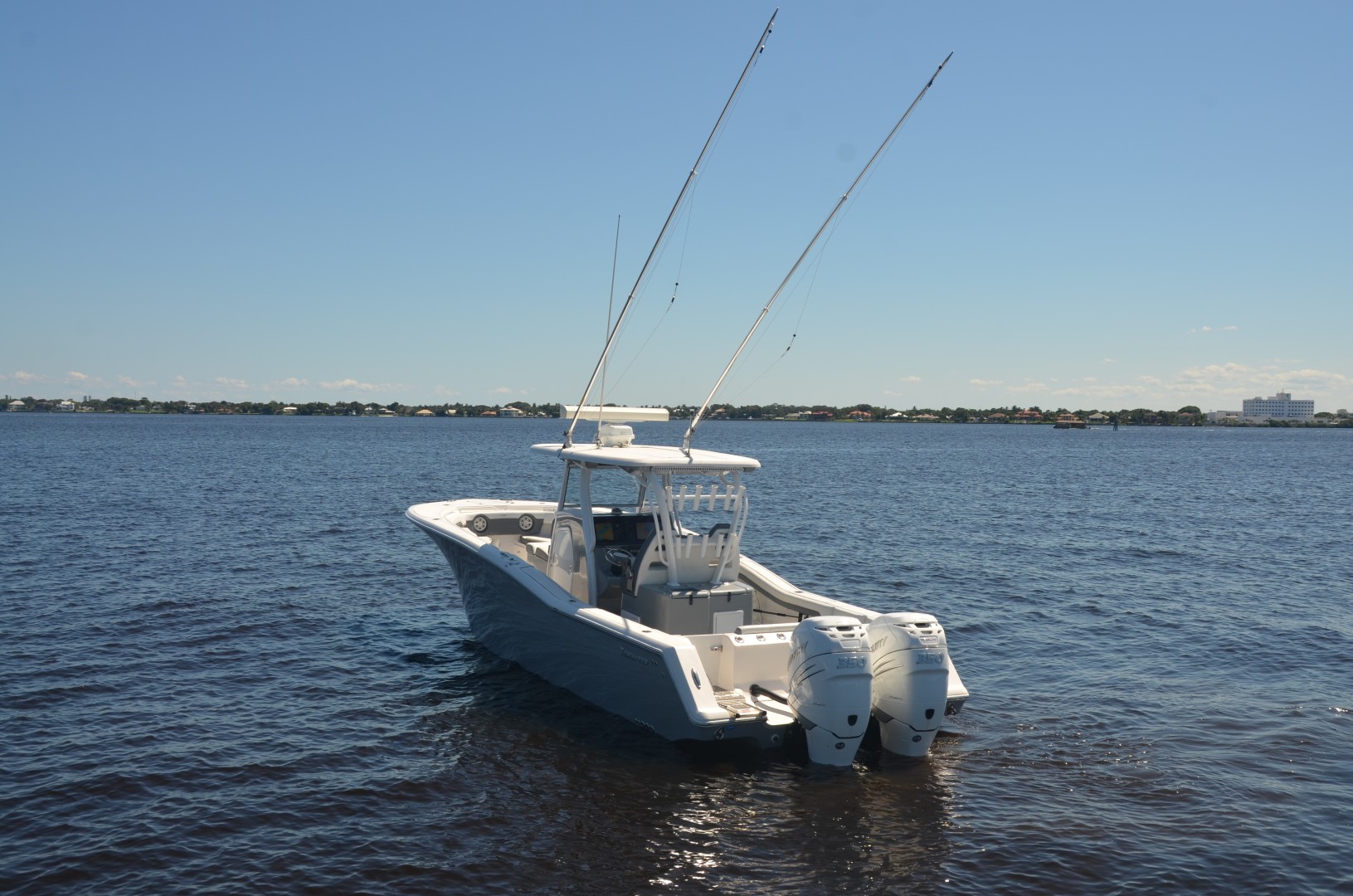 Tidewater 320 CC - Exterior Profile