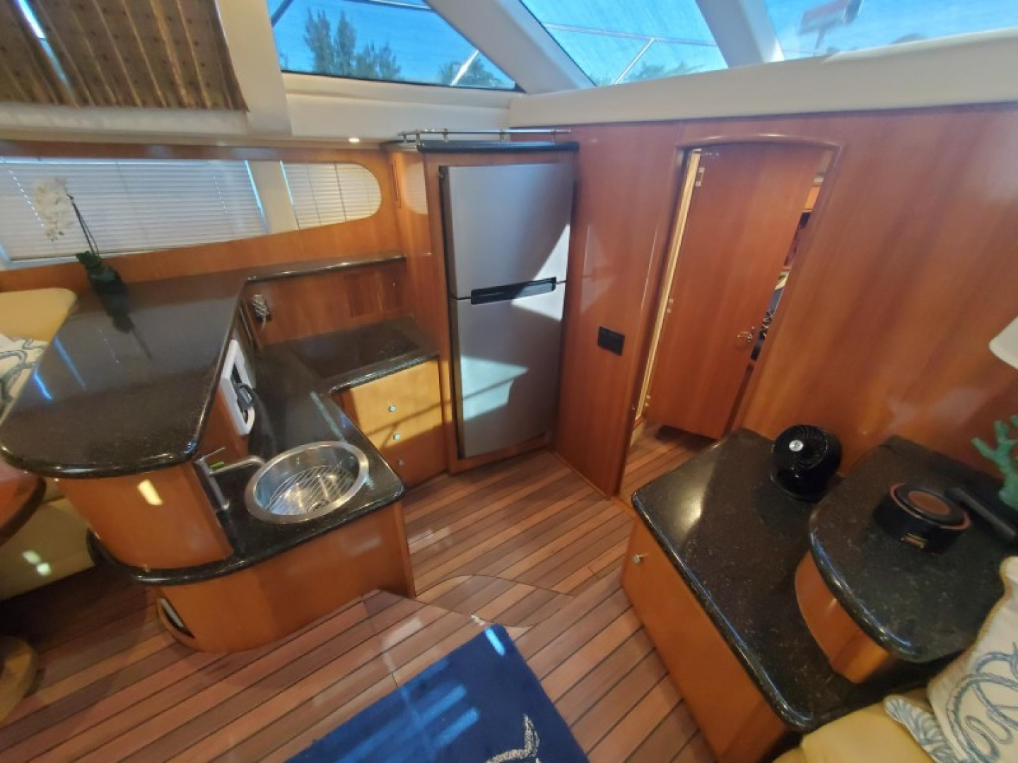 Carver 39 - Regal S - Galley