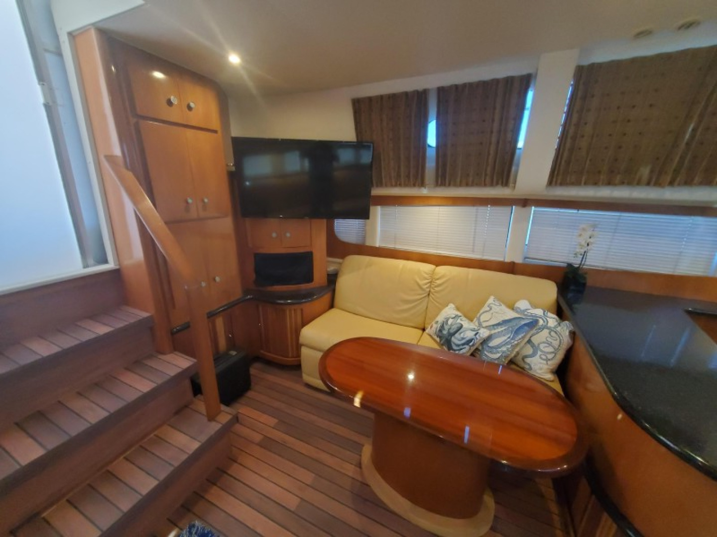 Carver 39 - Regal S - Salon