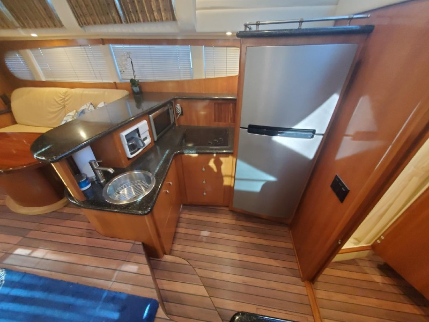Carver 39 - Regal S - Galley