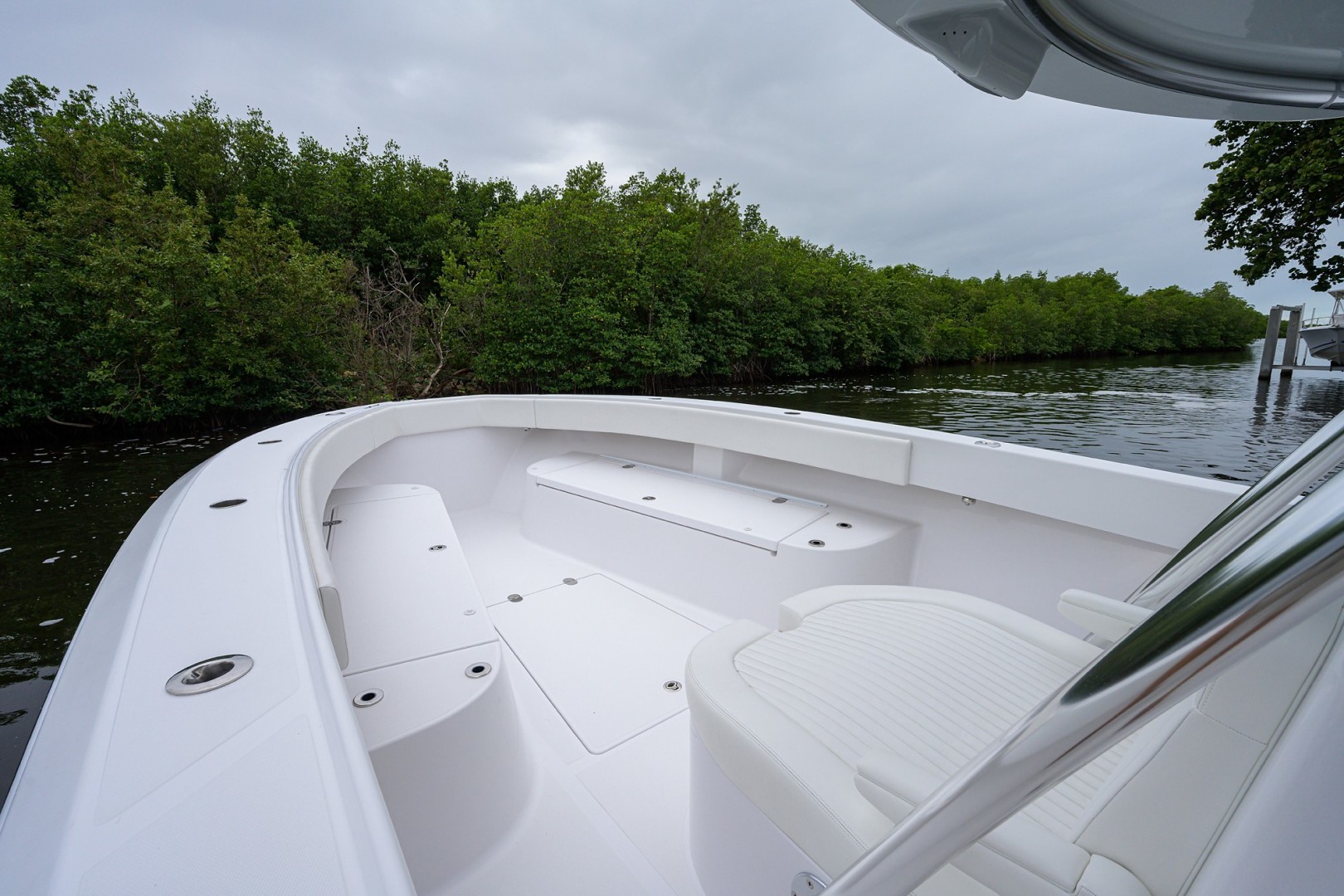 Bahama 41 - Cowpoke - Bow