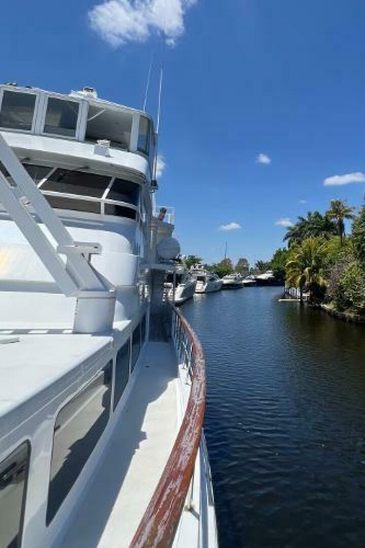 Movie Set  101ft Knight  amp  Carver Yacht For Sale