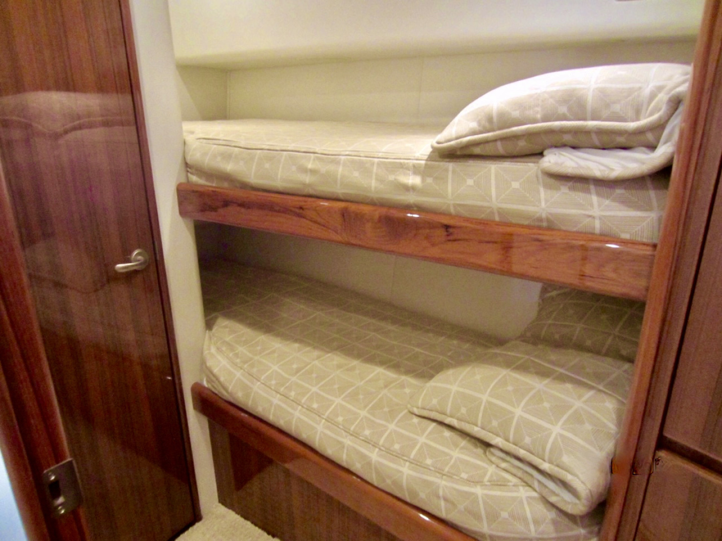 Viking 50 Tuna Tango-port guest stateroom