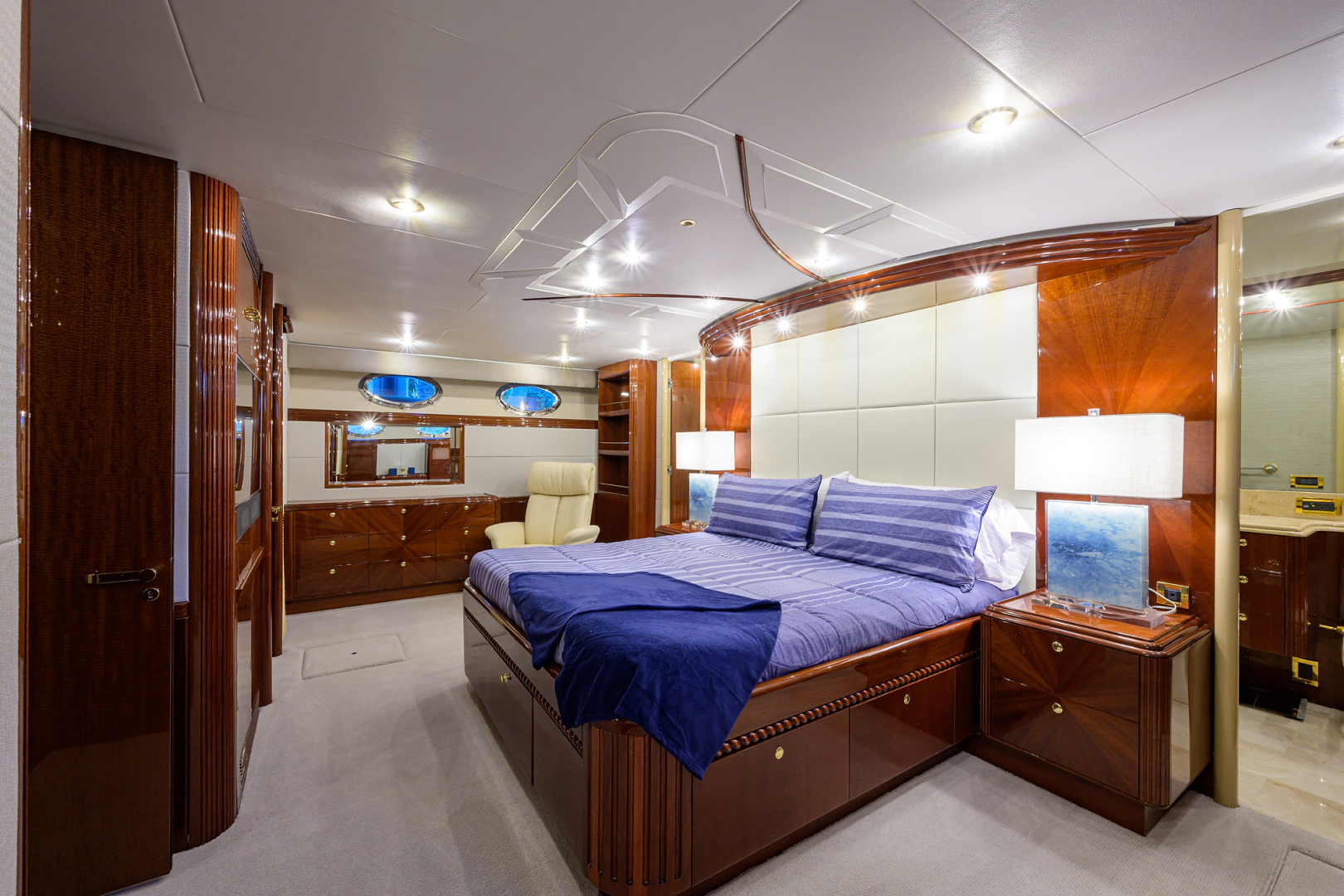 Lazzara 94 SUZANNE - Master Stateroom