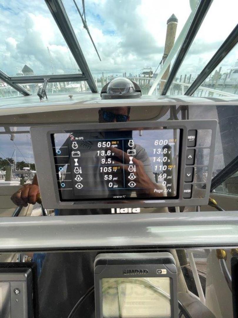 Tiara Yachts 33 - Dreams - Helm