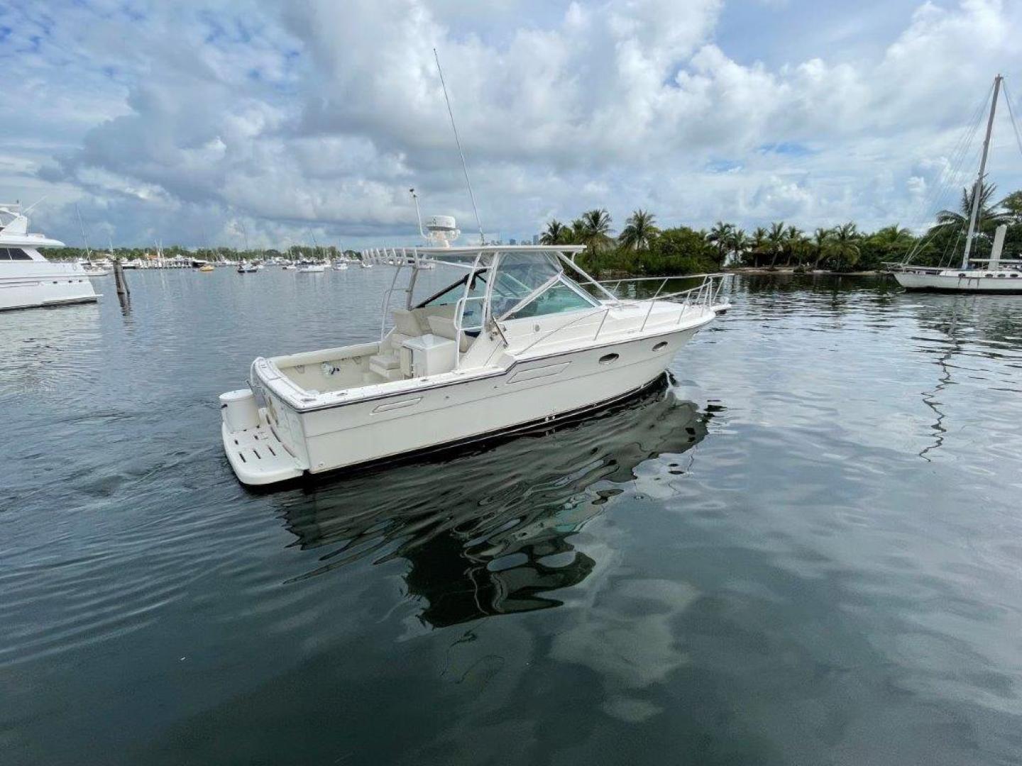 Tiara Yachts 33 - Dreams - Exterior Profile