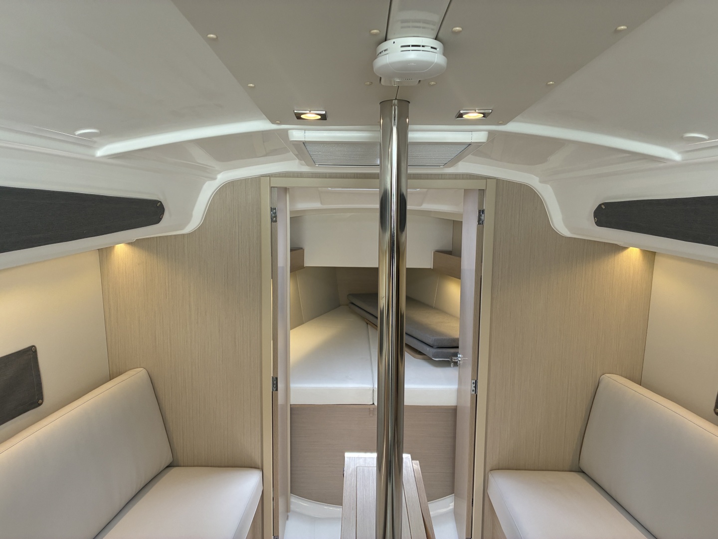 DEMO SPECIAL 30ft Beneteau Yacht For Sale DEMO SPECIAL 30ft Beneteau Yacht For Sale