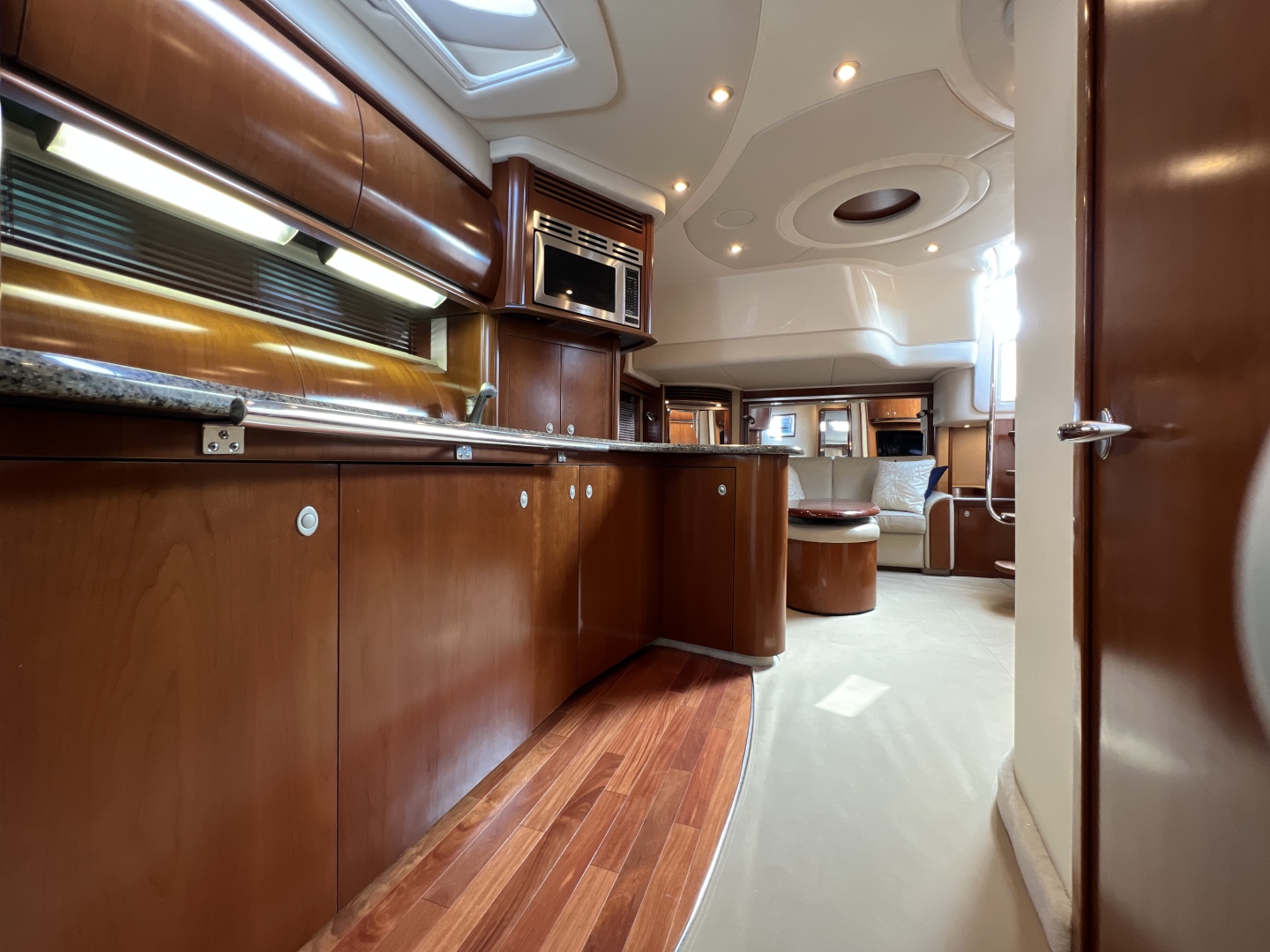 Sea Ray Nautical Dreamer - Galley