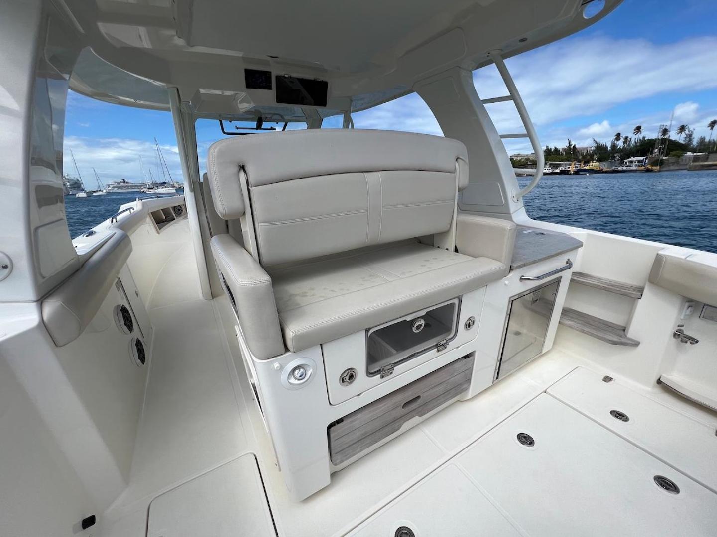 Used Boston Whaler 36' 350 Realm United Yacht Sales