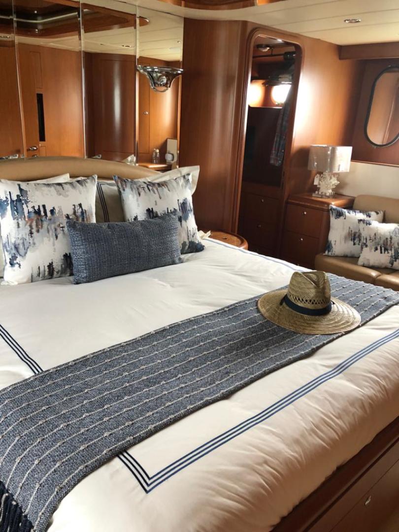 Horizon 73 ABU - Master Stateroom