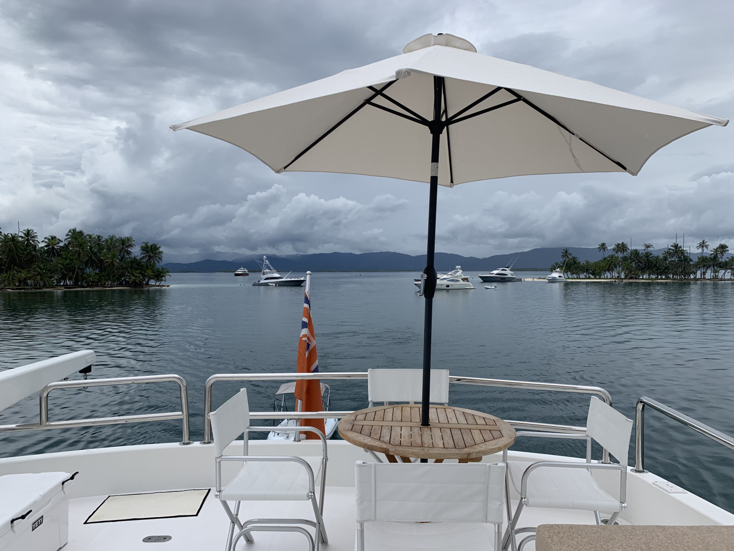 Horizon 73 ABU - Flybridge Table