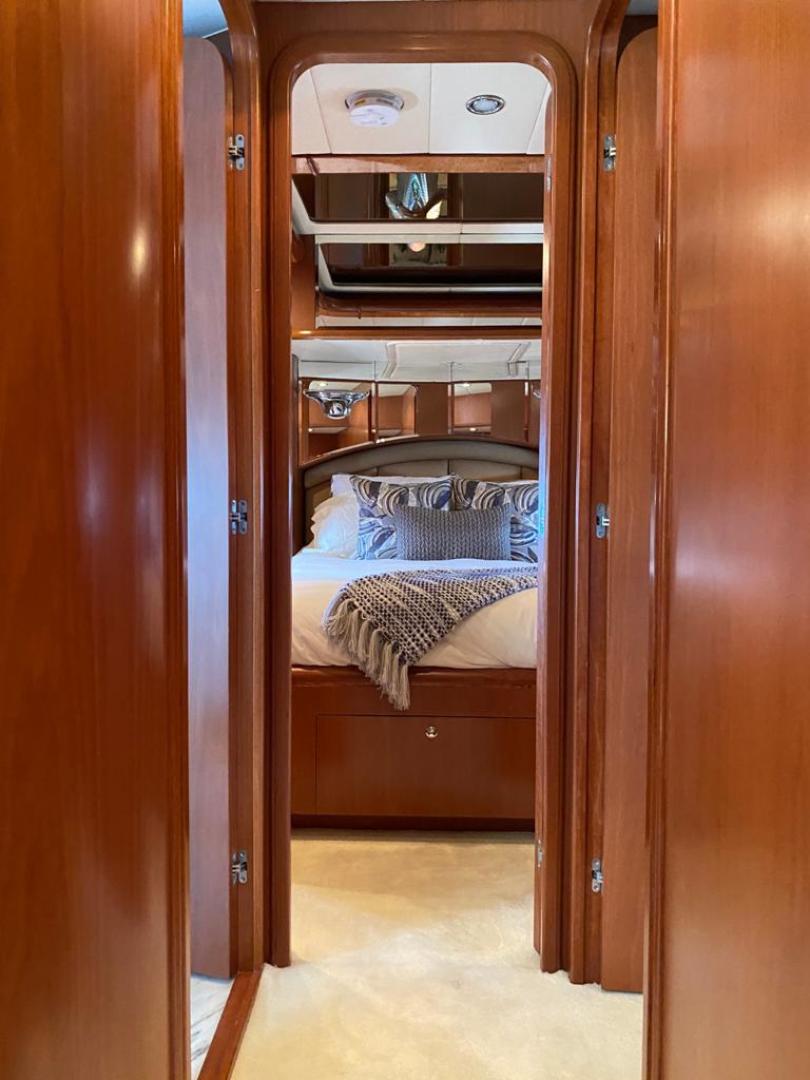 Horizon 73 ABU - Companionway