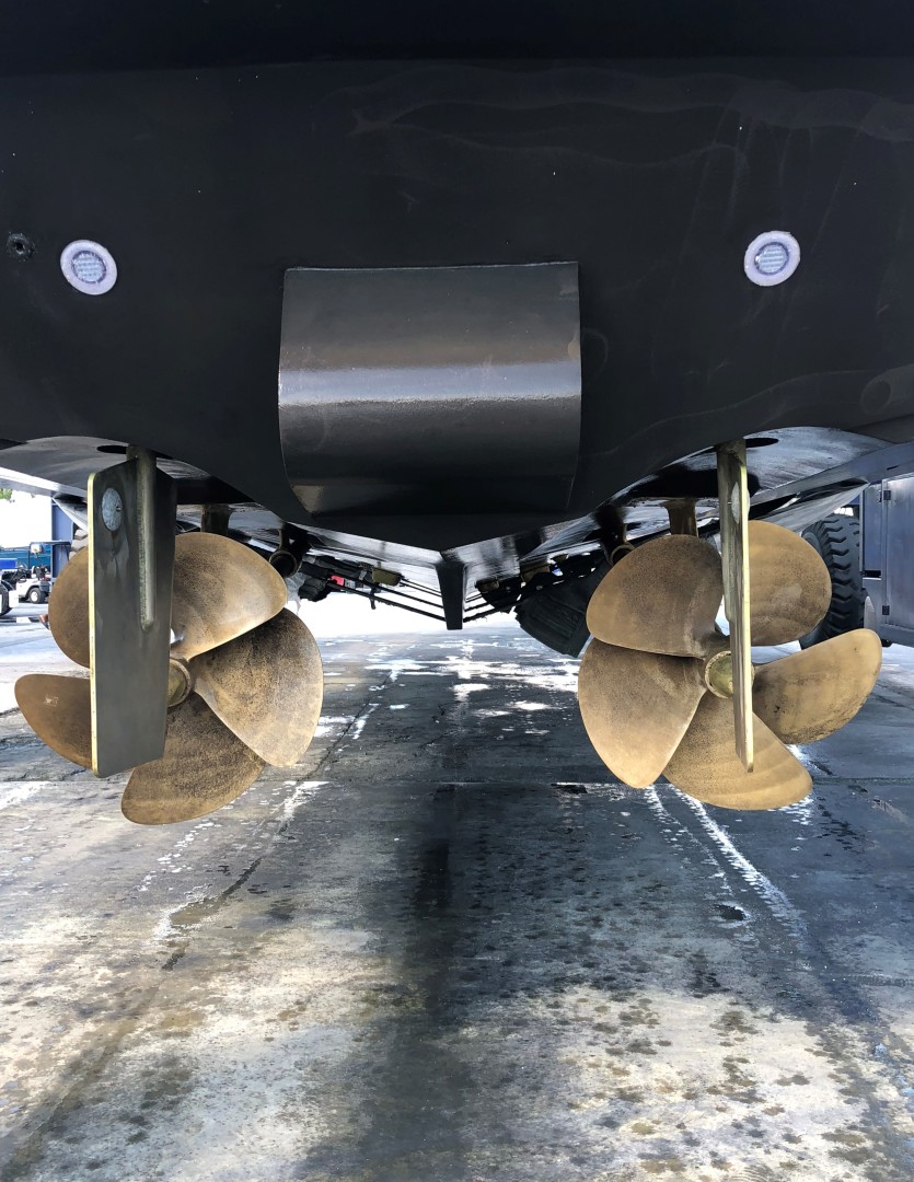 Horizon 73 ABU - Stern Thruster Props