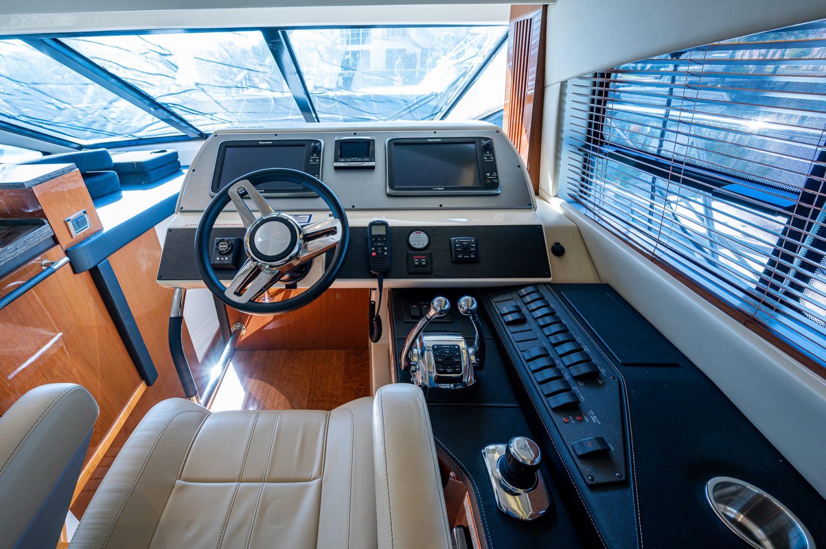 Sea Ray 51 - Worth the Wake II - Helm