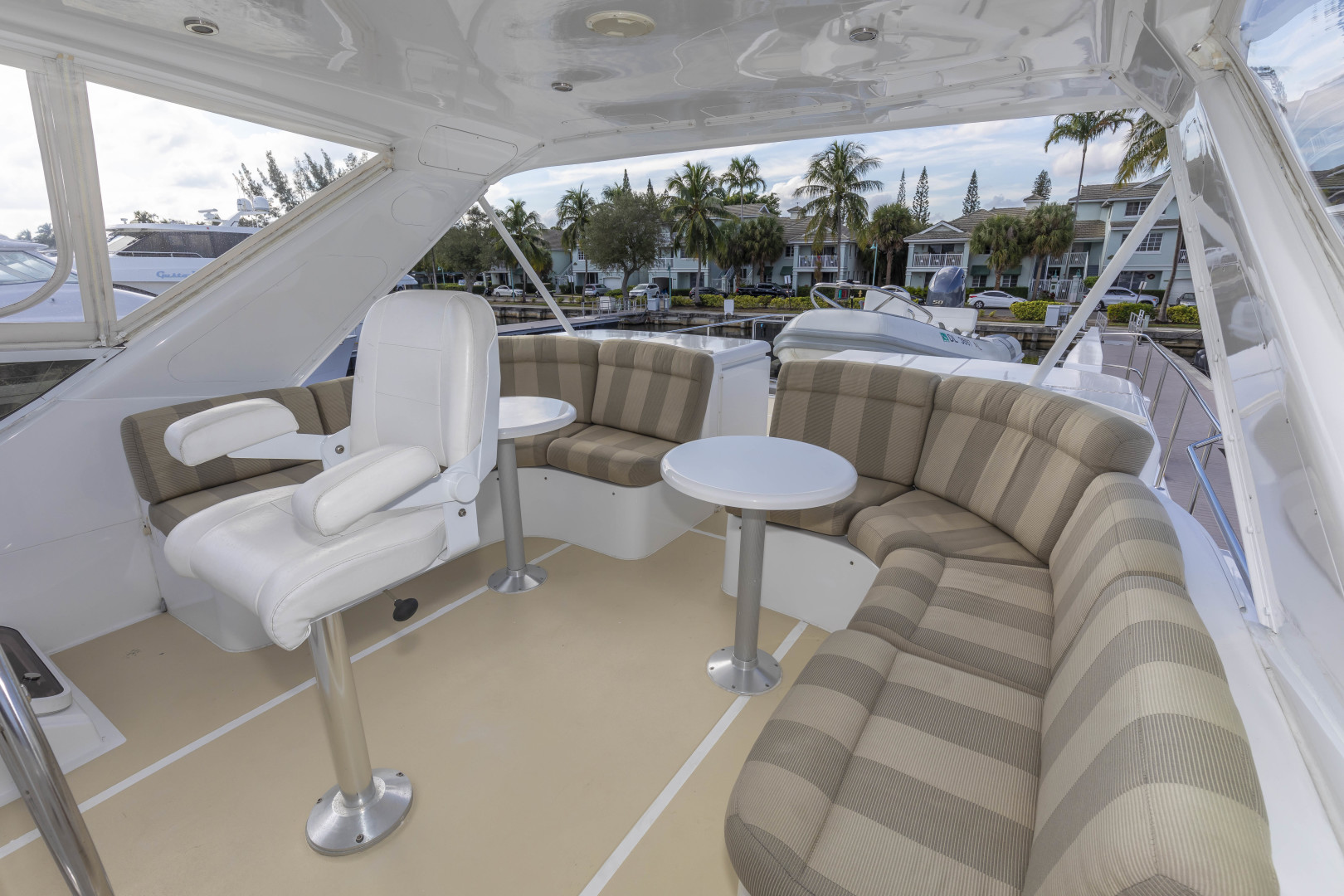 Queenship 64 - Bonkers - Bridge Seating