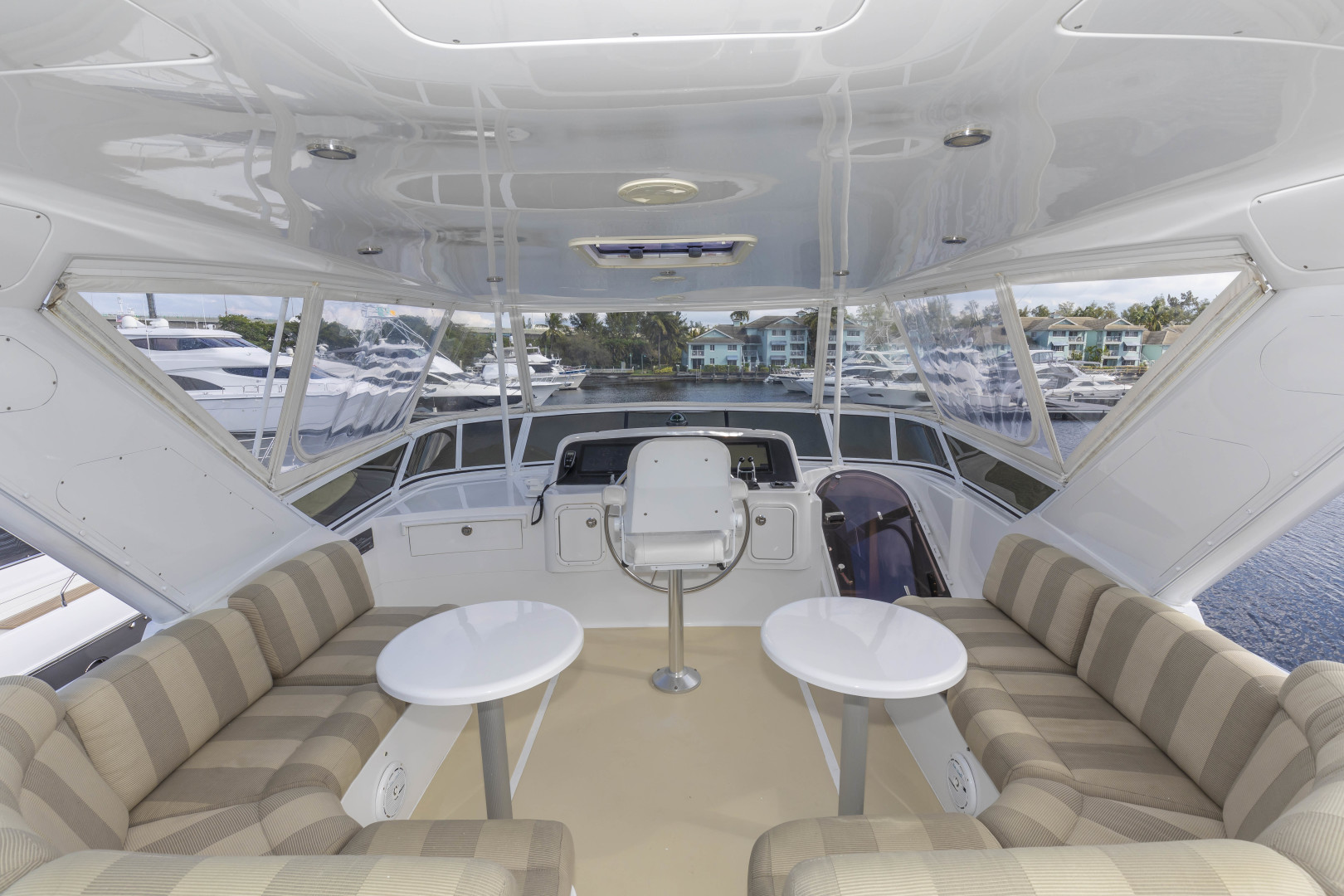 Queenship 64 - Bonkers - Bridge Seating