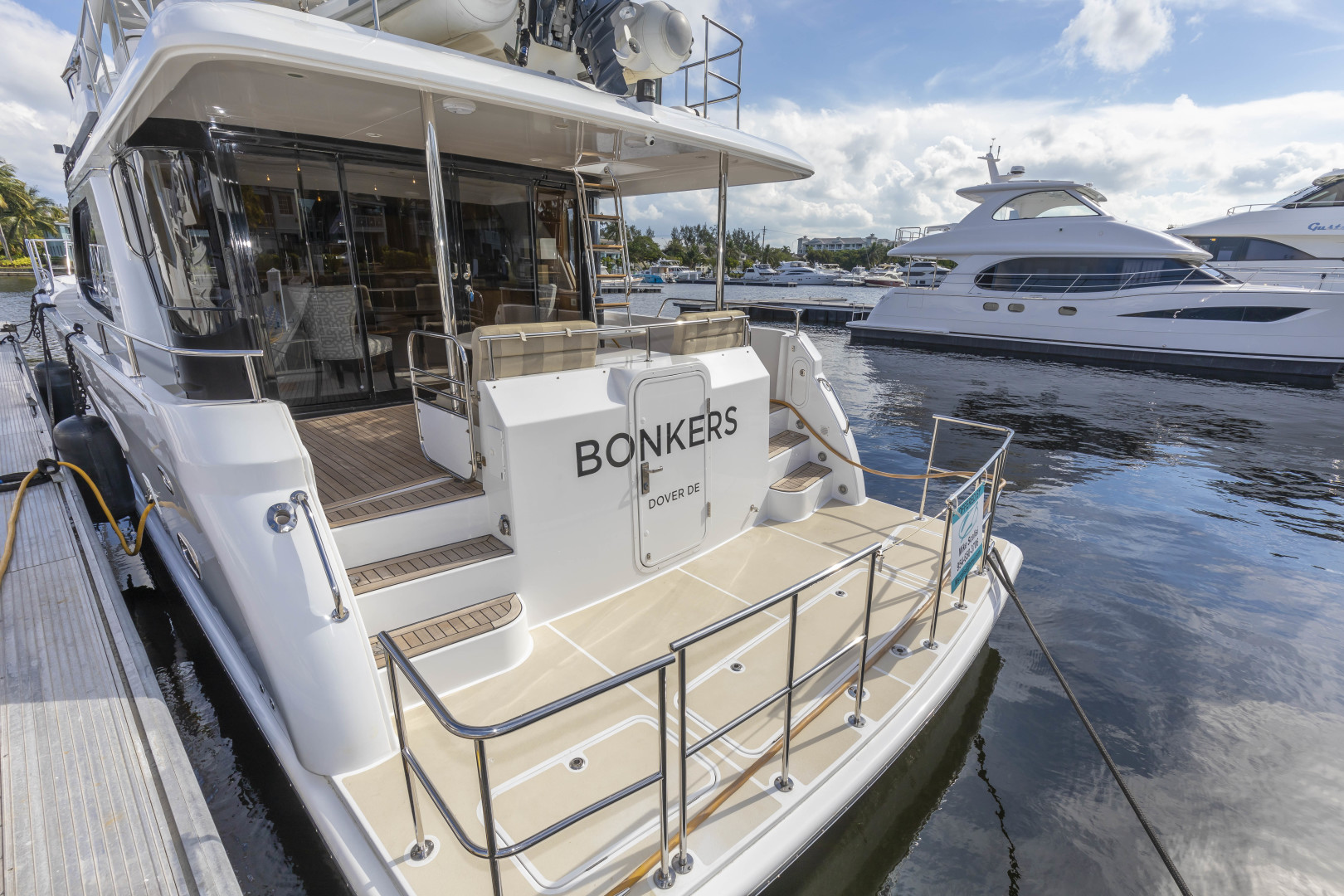 Queenship 64 - Bonkers - Swim Platform