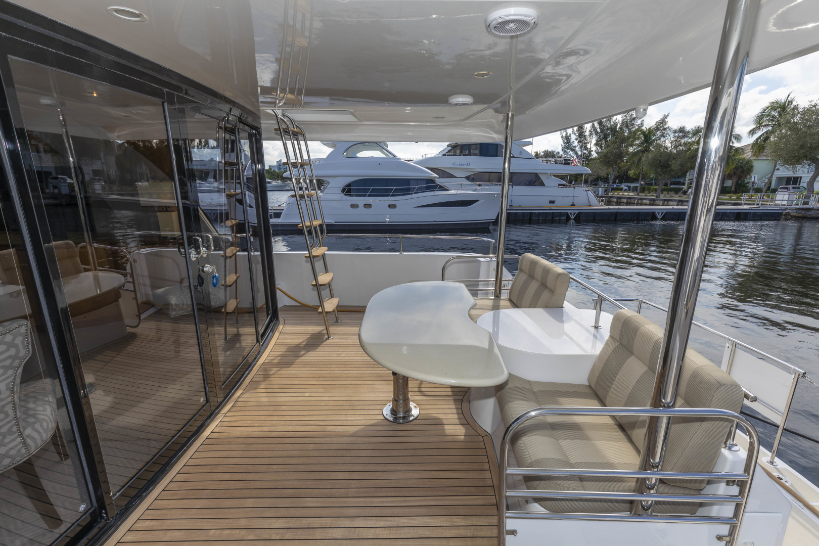 Queenship 64 - Bonkers - Aft Deck Seating