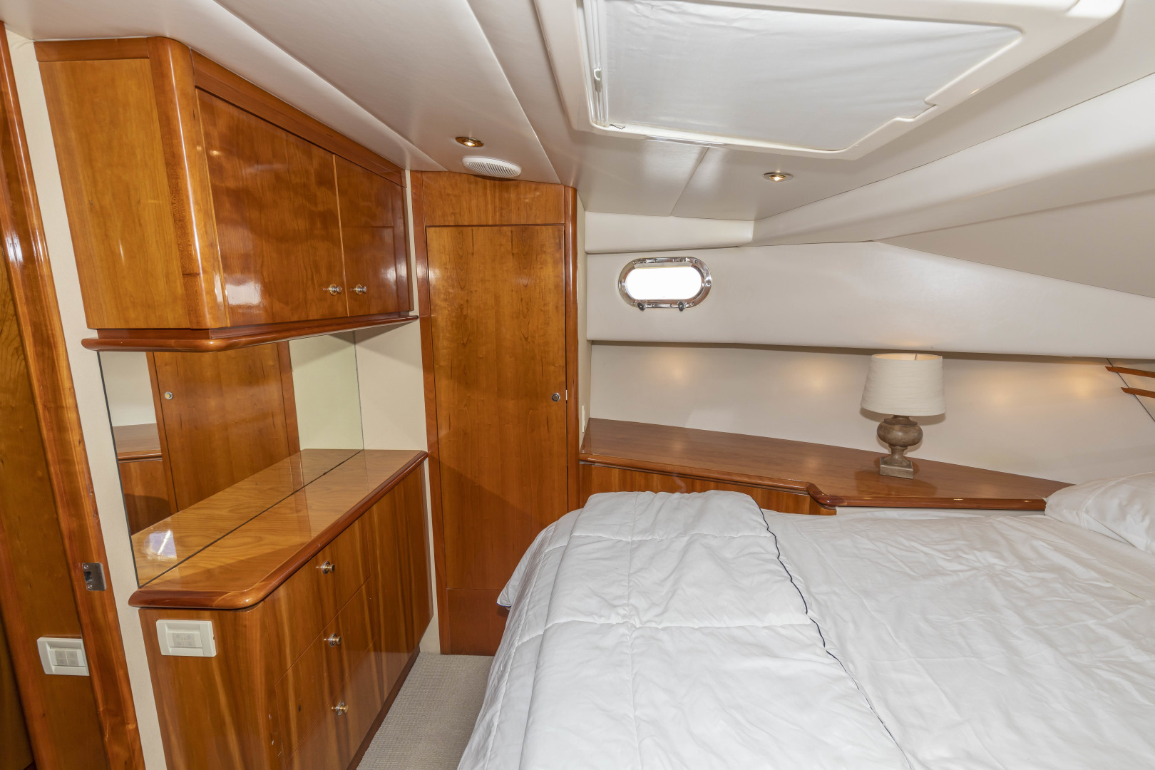 Queenship 64 - Bonkers - VIP Stateroom