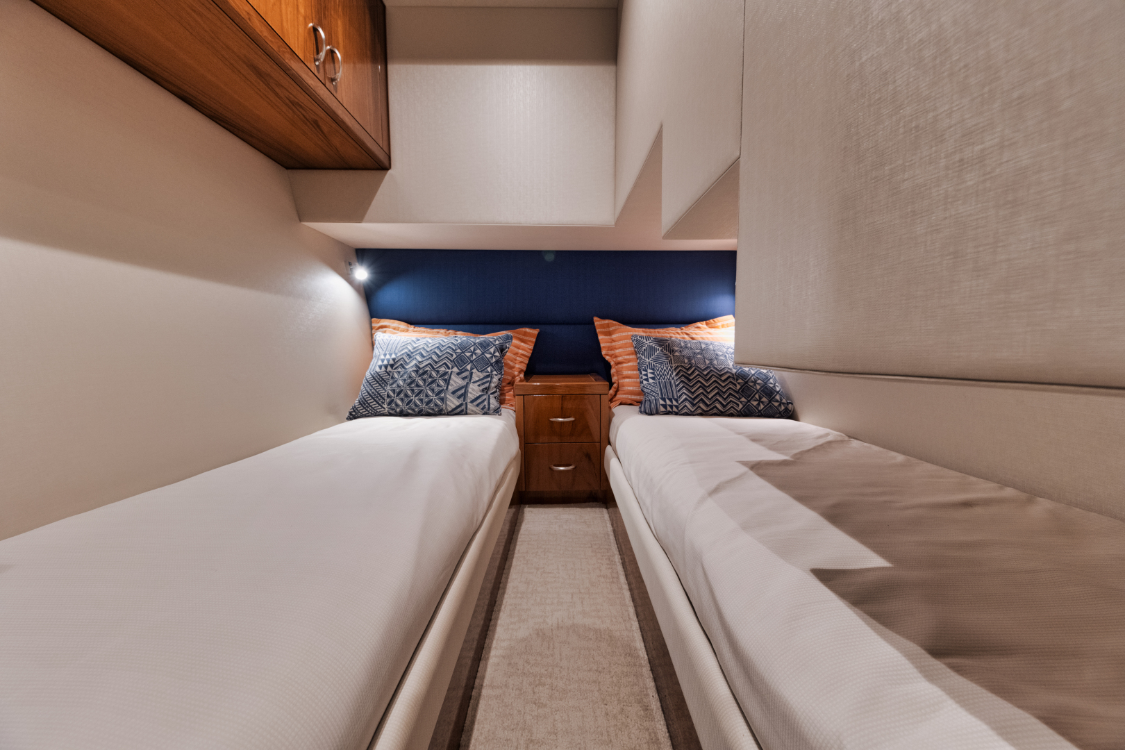 Hatteras 54- Madnic - Starboard Guest Stateroom