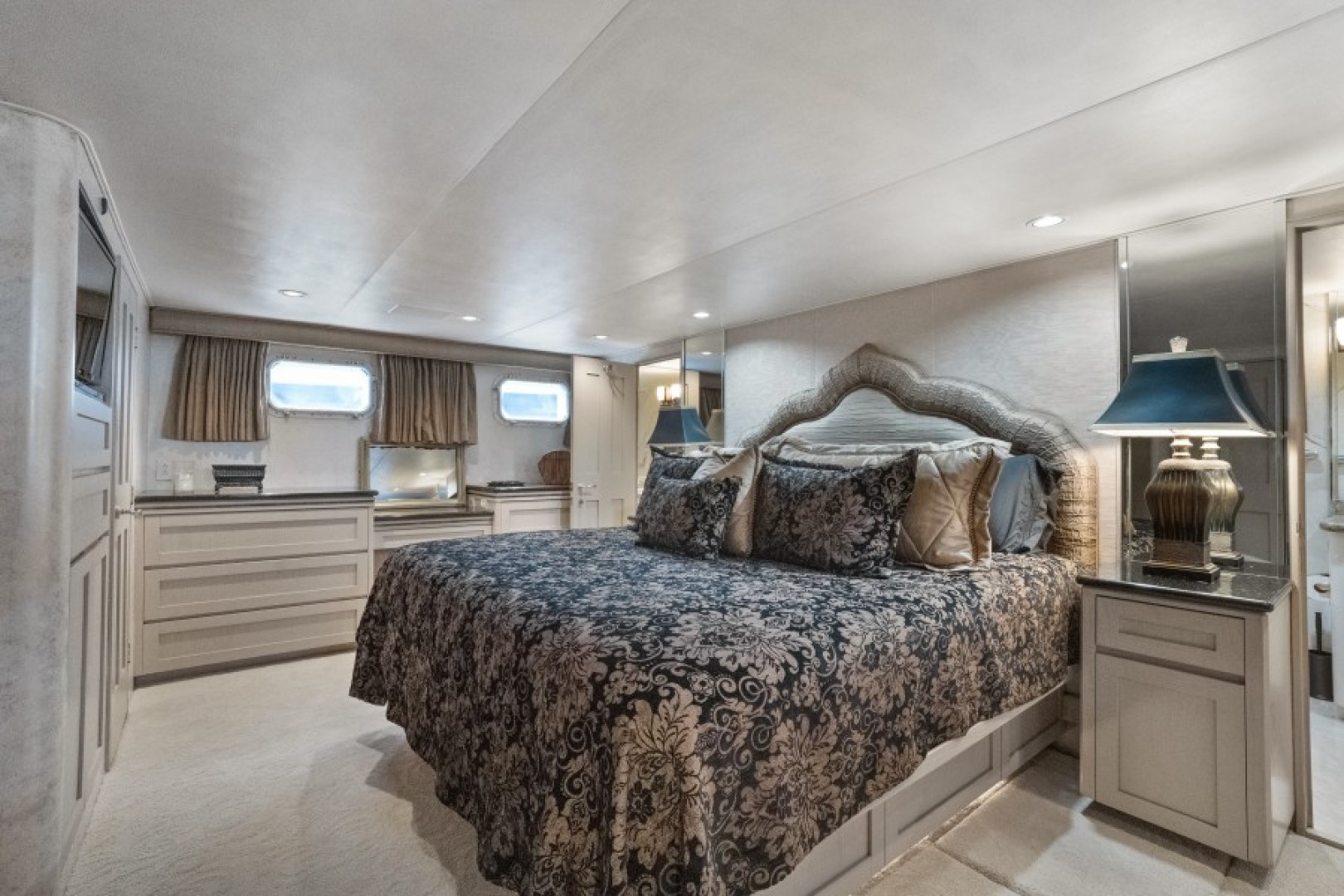 Broward 102 - Andiamo- Master Stateroom