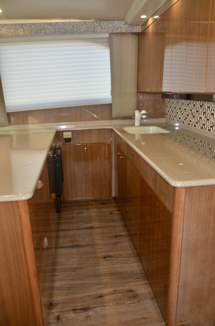 Viking 48 -Fins Up-galley