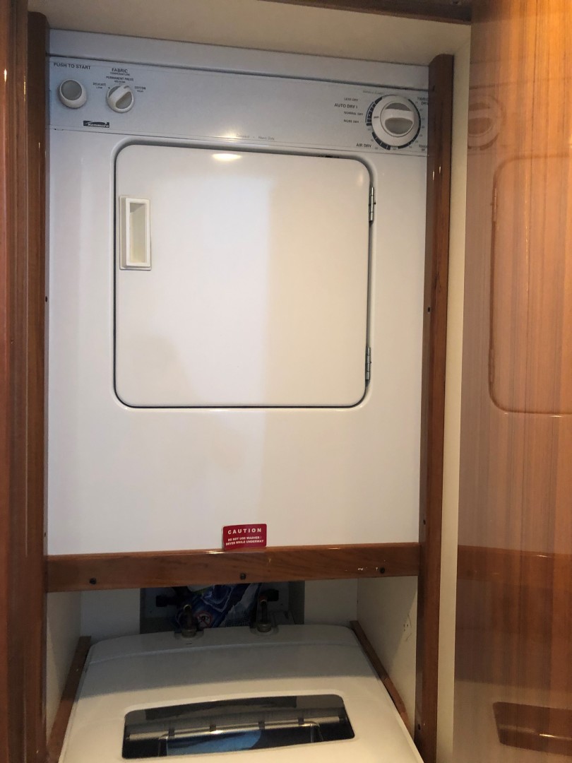 Viking 48 - Fins Up -laundry