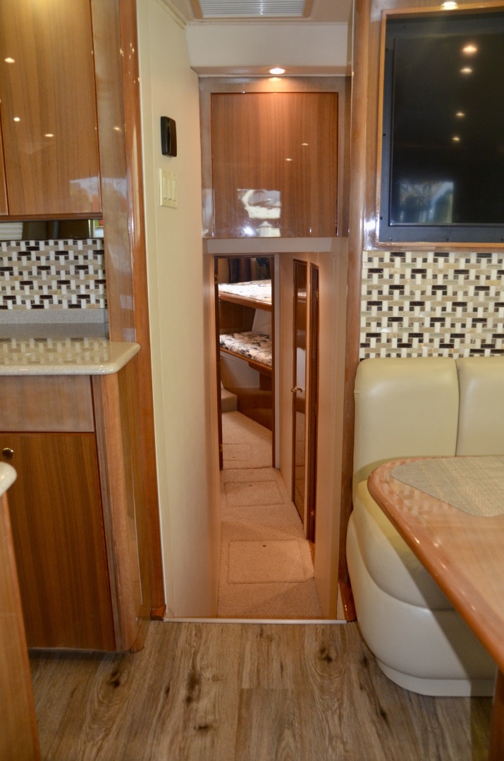 Viking 48 -Fins Up-companionway