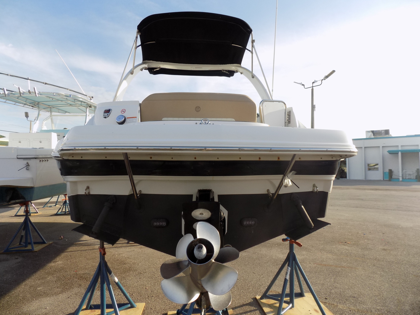 2017 Cruisers Sport Series 298 - Exterior Transom View