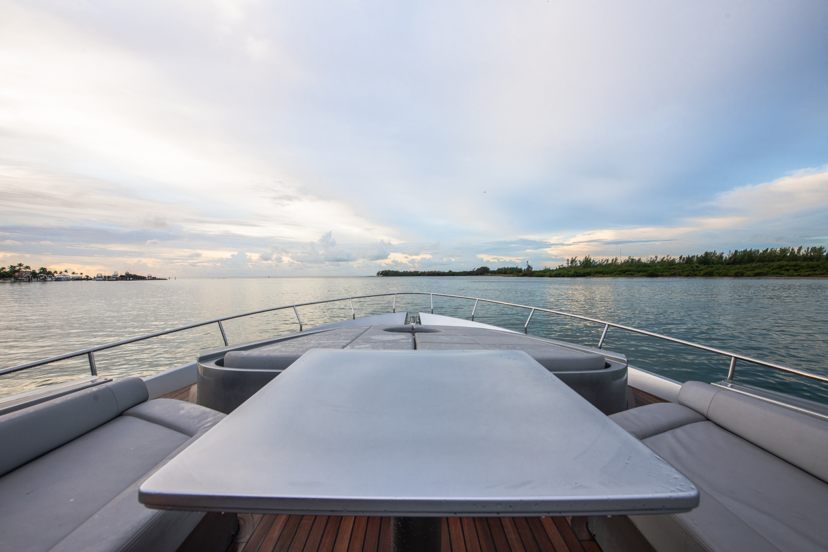Pershing 82 Milagros - Bow