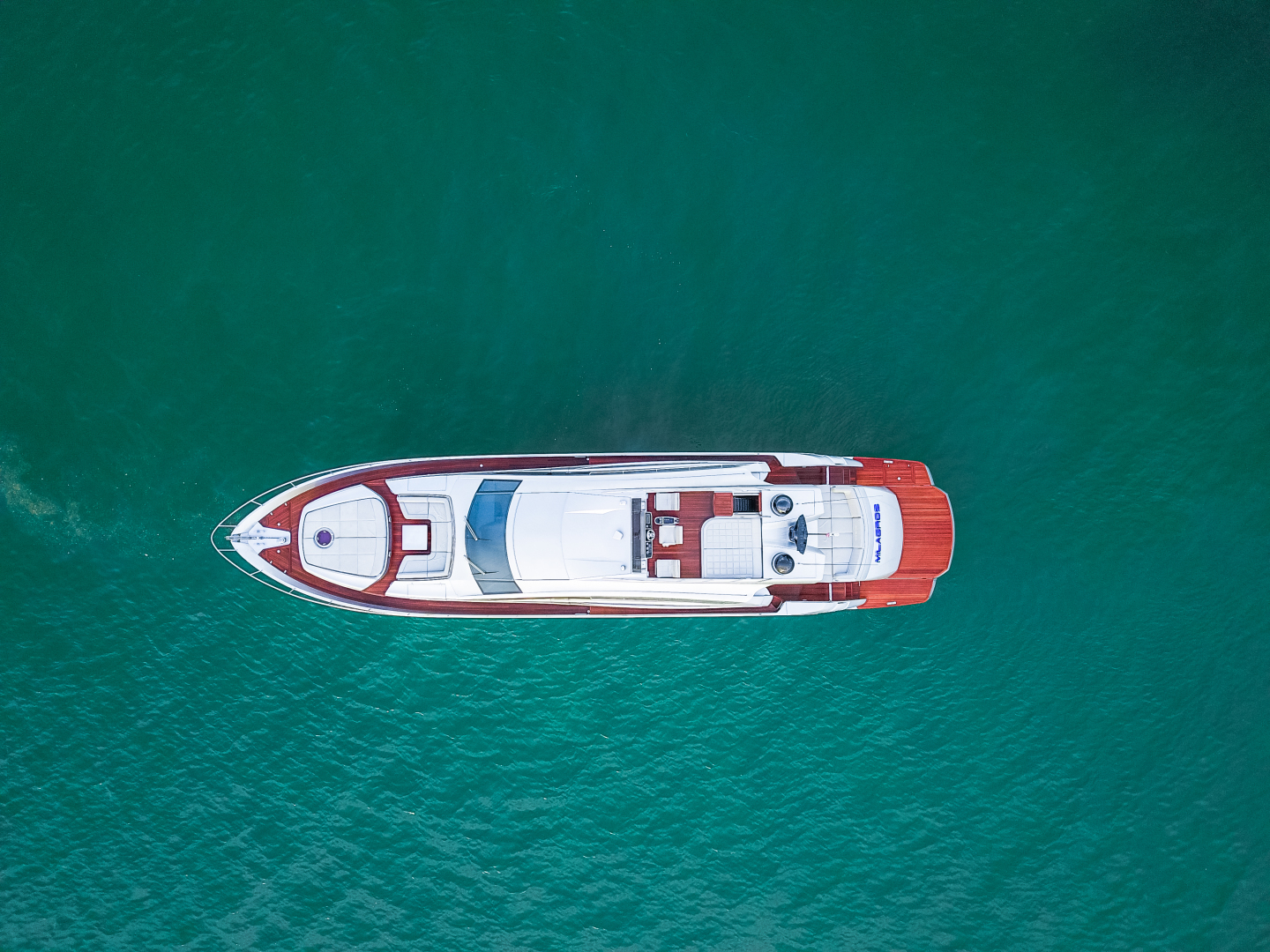 Pershing 82 Milagros - Exterior Profile