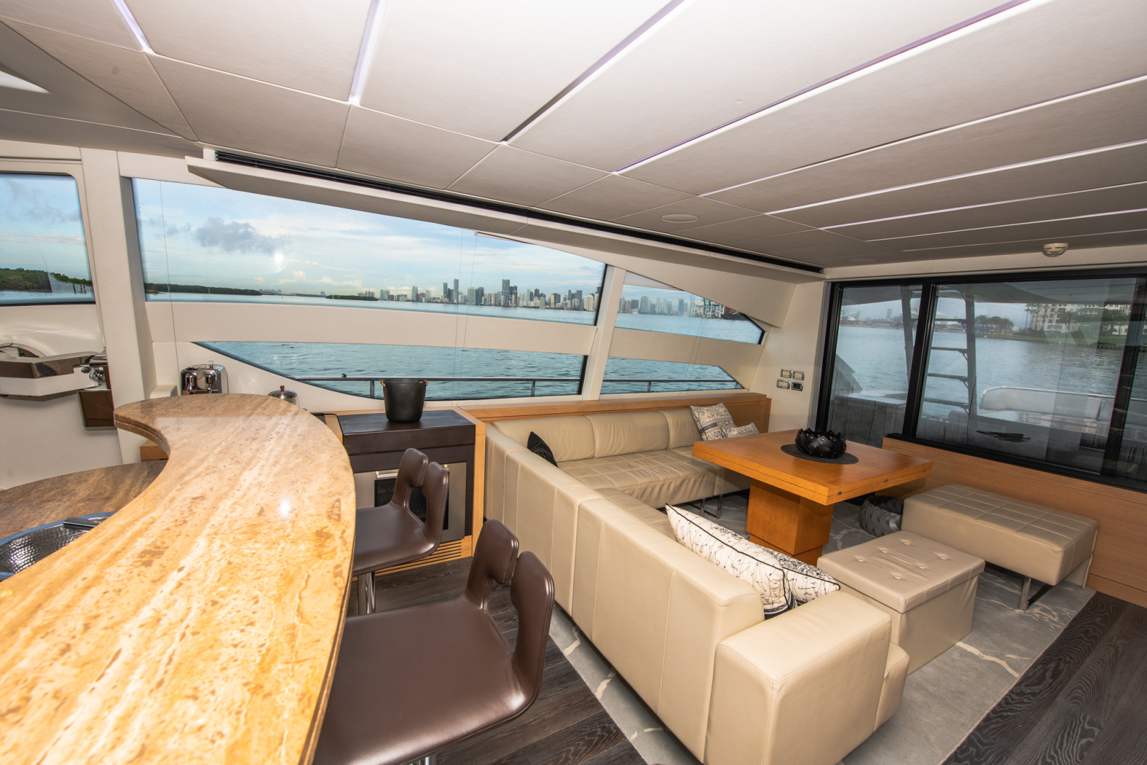 Pershing 82 Milagros - Salon