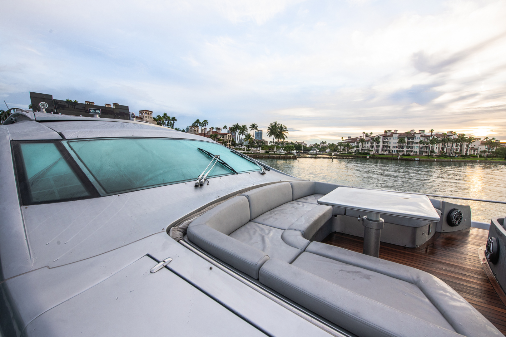 Pershing 82 Milagros - Bow