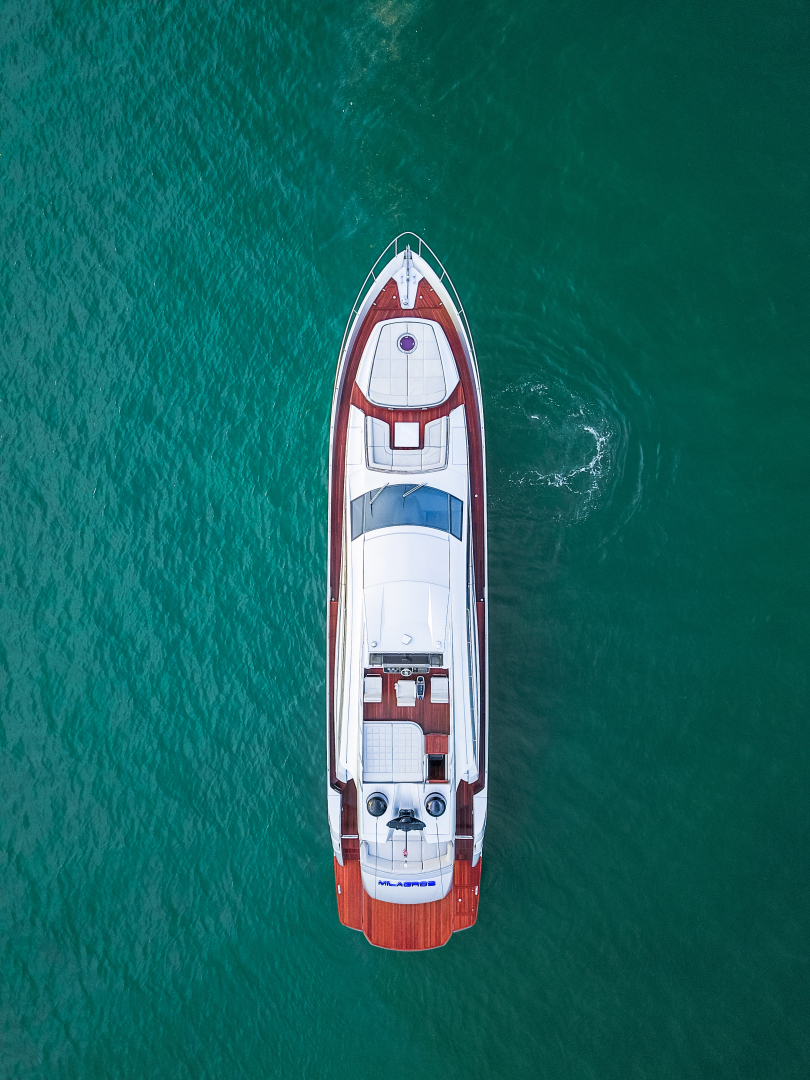 Pershing 82 Milagros - Exterior Profile