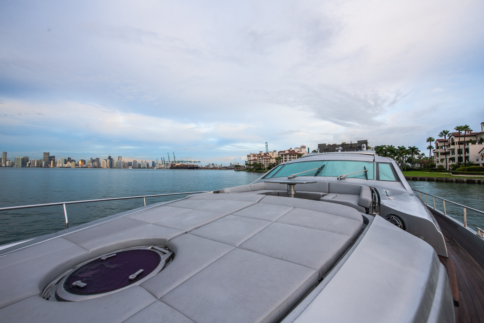 Pershing 82 Milagros - Bow