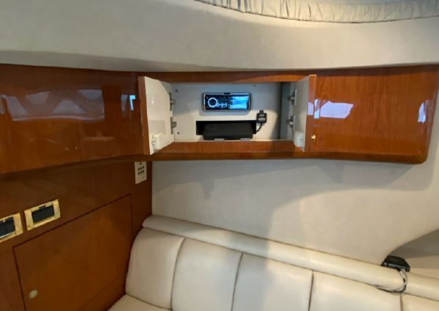 Sea Ray 400 Sedan Bridge — Slainte - Photo 11
