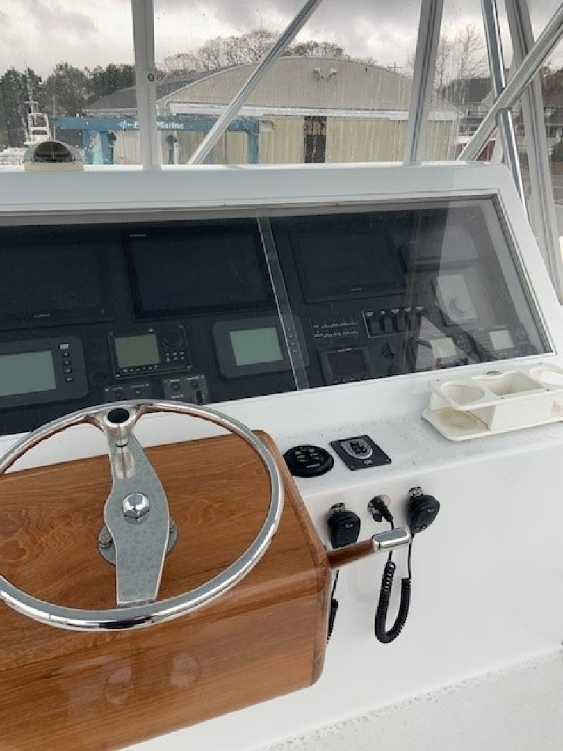 Hatteras 46 - Julia G - Helm Station