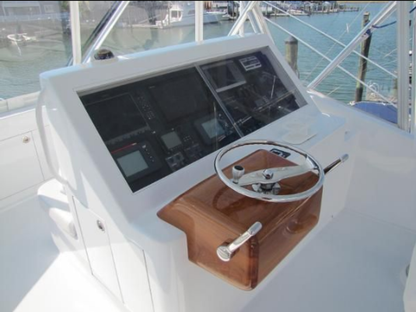 Hatteras 46 - Julia G - Helm Station