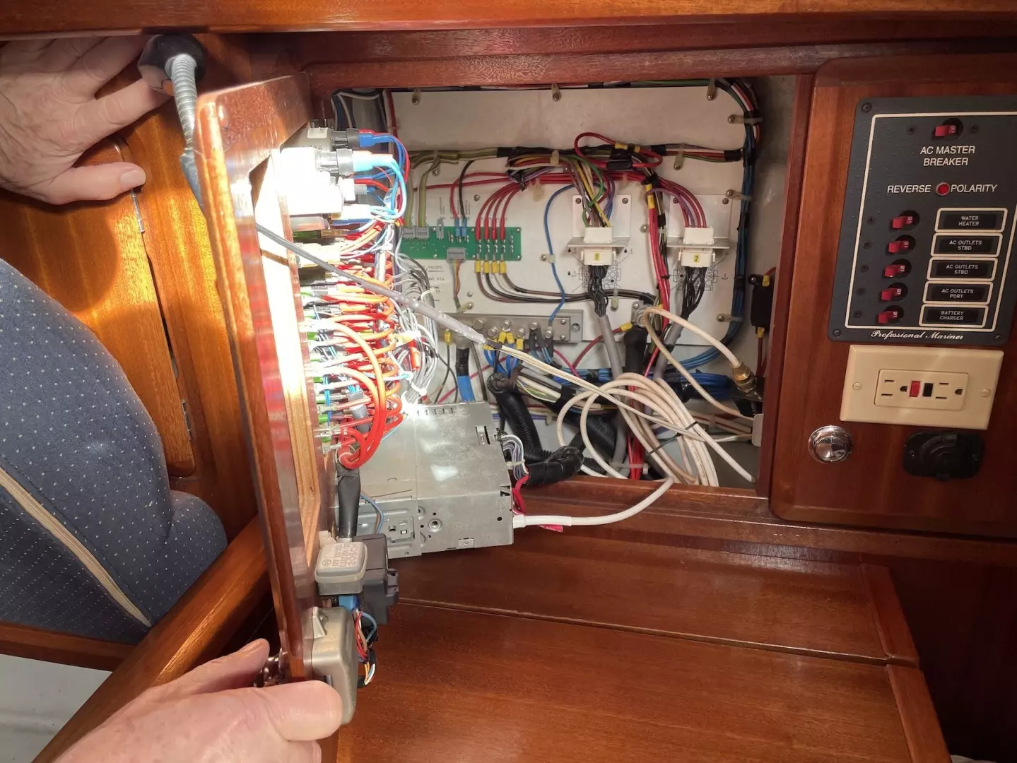 Blitzzen 34ft Bavaria Yacht For Sale Blitzzen 34ft Bavaria Yacht For Sale