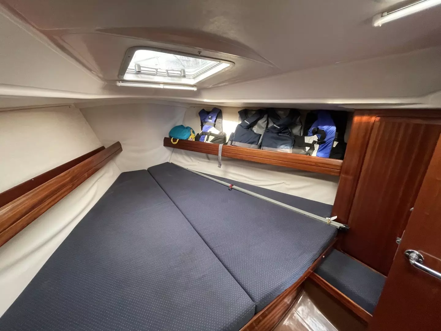 Blitzzen 34ft Bavaria Yacht For Sale Blitzzen 34ft Bavaria Yacht For Sale