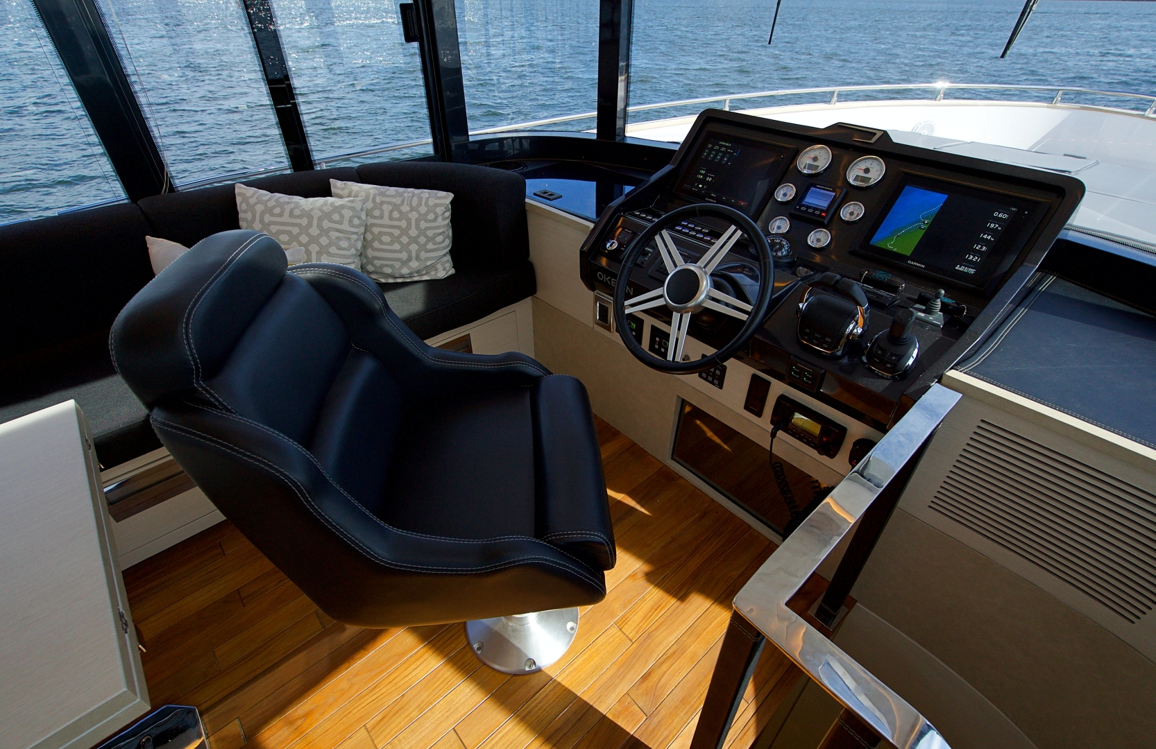2018 OKEAN 50 - Helm Station