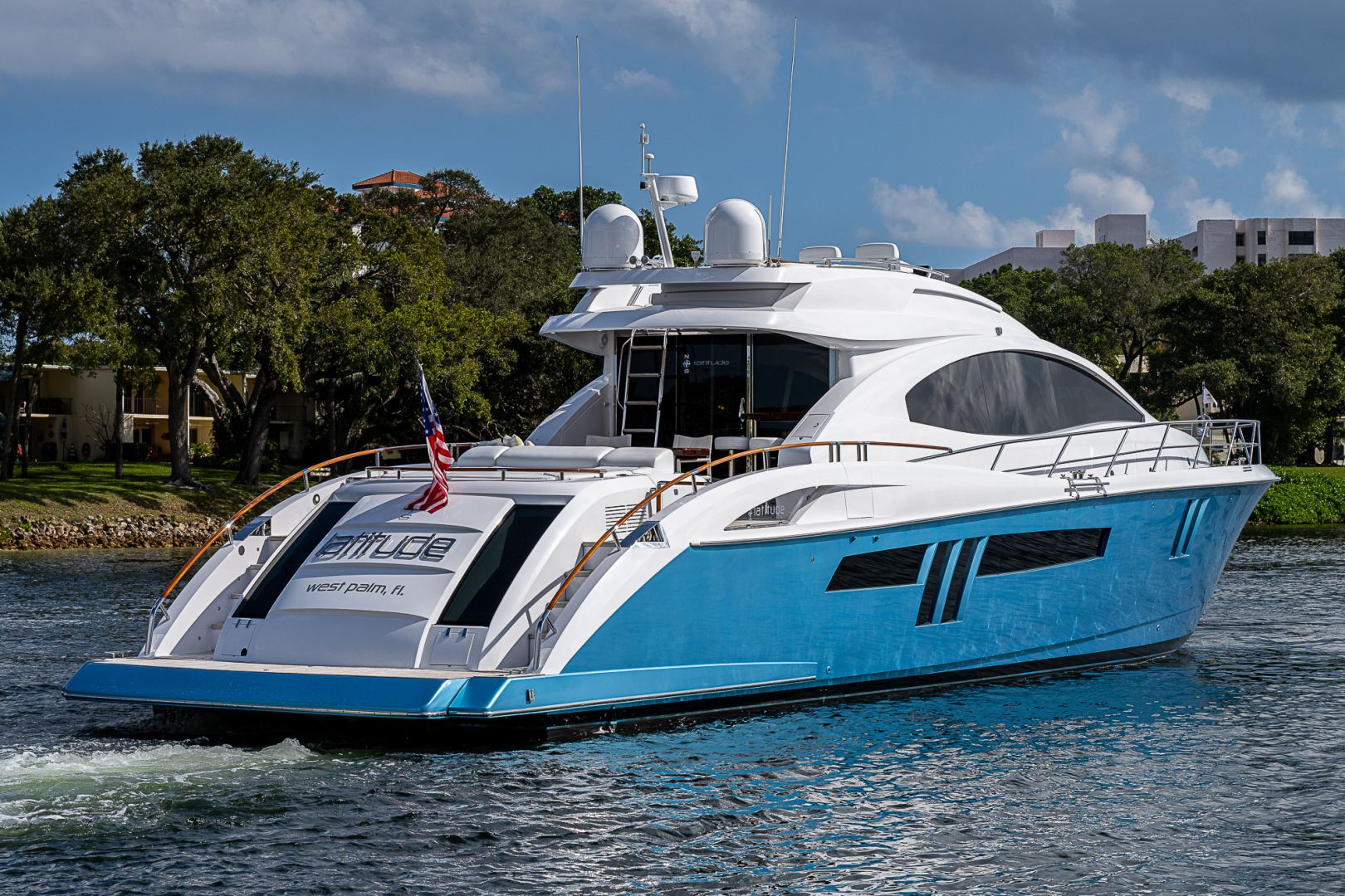 Lazzara 78 - North South Latitude - exterior