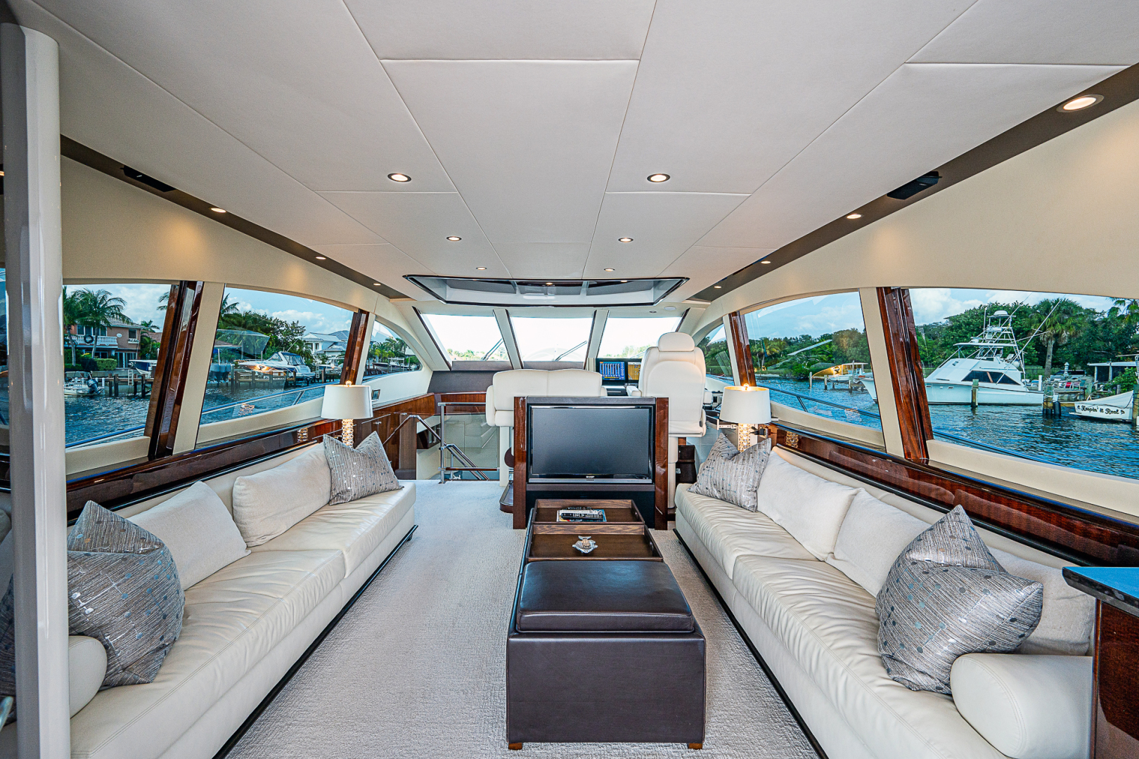Lazzara 78 - North South Latitude - interior