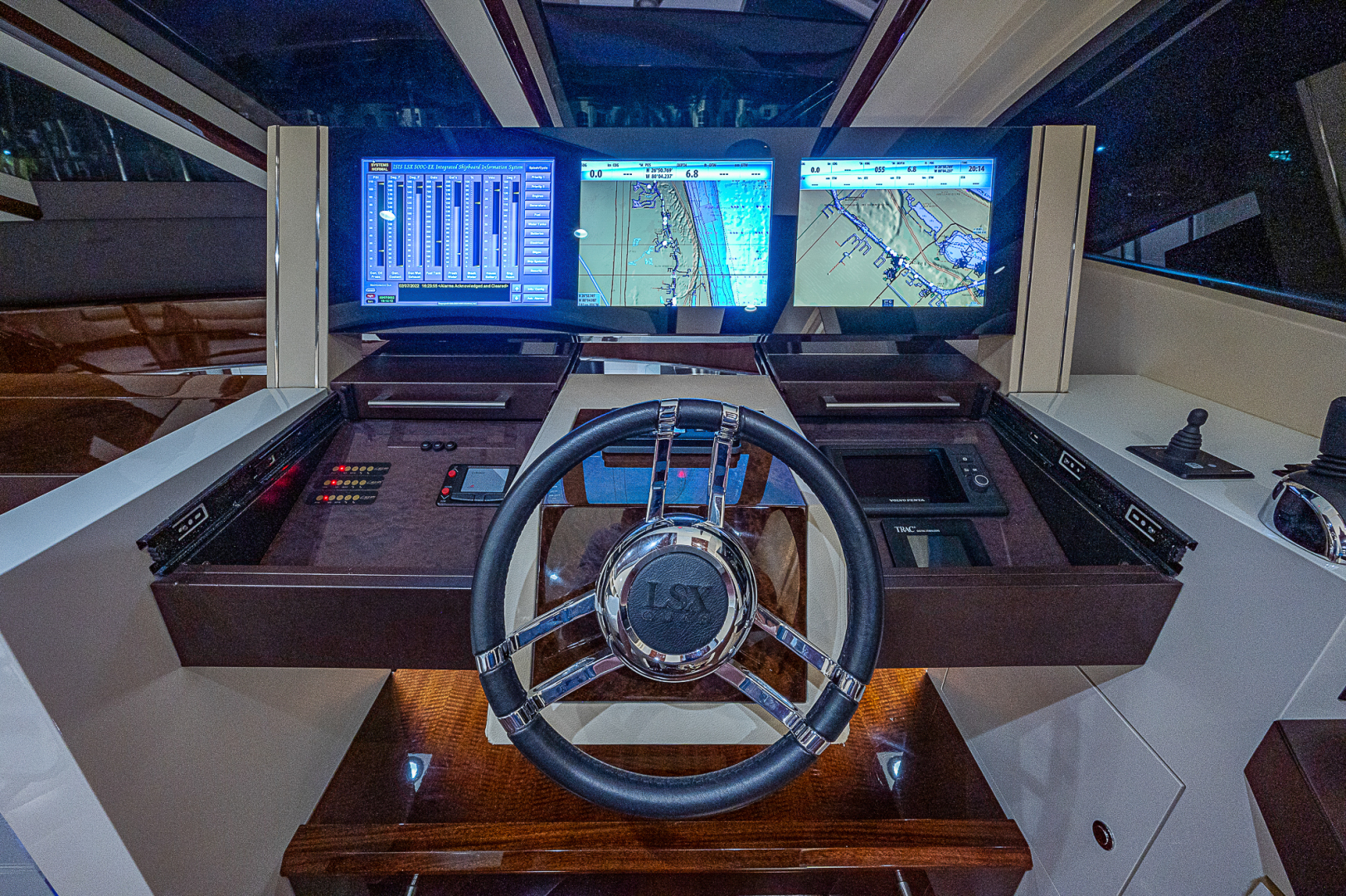 Lazzara 78 - North South Latitude - helm