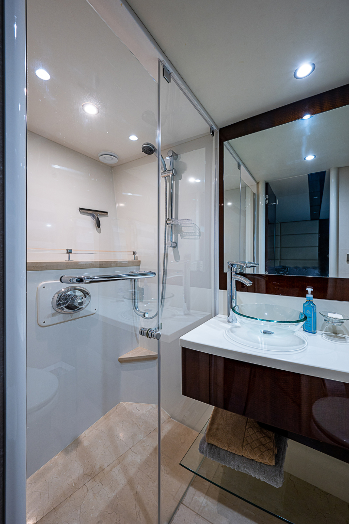 Lazzara 78 - North South Latitude - interior