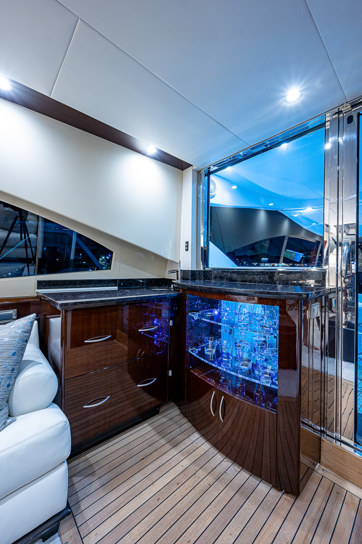 Lazzara 78 - North South Latitude - interior