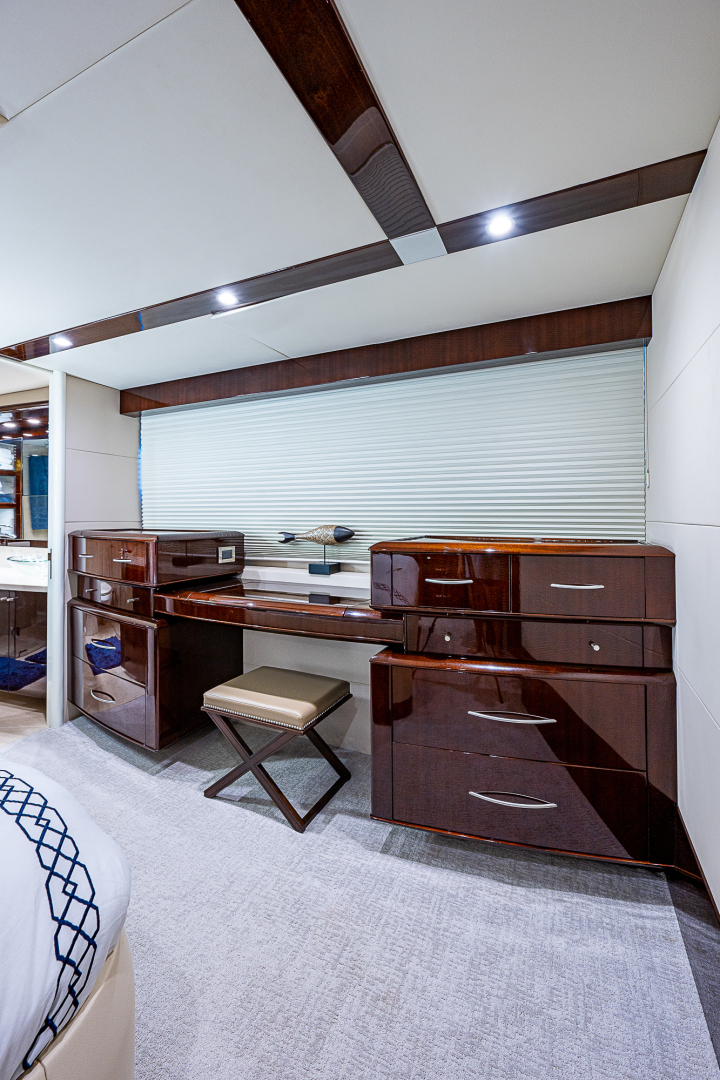 Lazzara 78 - North South Latitude - interior