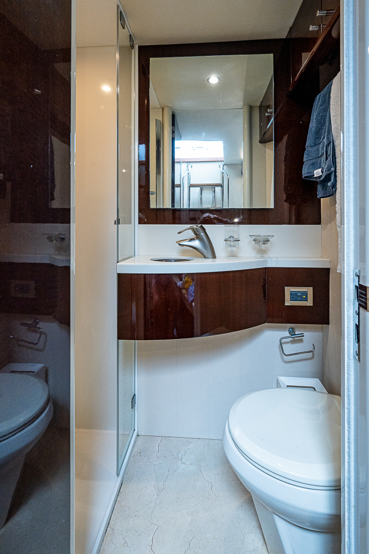 Lazzara 78 - North South Latitude - interior